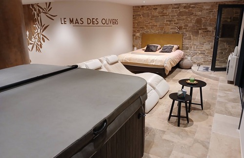 Ales Other | Love Room, Room with jacuzzi and hammam, Gite in ALES