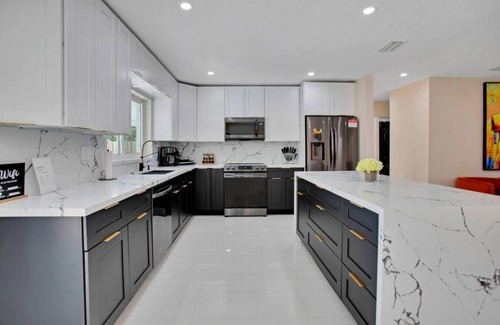 Pembroke Pines House | Love Ur Journey 2 Heated Pool Game Room Sleeps 13