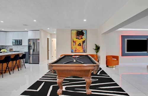 Pembroke Pines House | Love Ur Journey 2 Heated Pool Game Room Sleeps 13