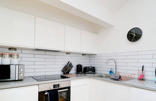 Cambridge Apartment | Lovely 1 Bedroom Flat with Free Off Road Parking