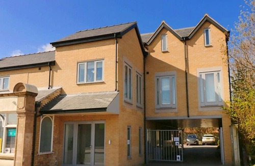 Cambridge Apartment | Lovely 1 Bedroom Flat with Free Off Road Parking