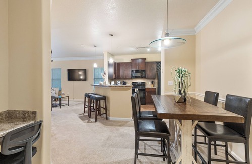 Executive Park Apartment | Lovely 1-bedroom apartment w/Pool + Wi-Fi