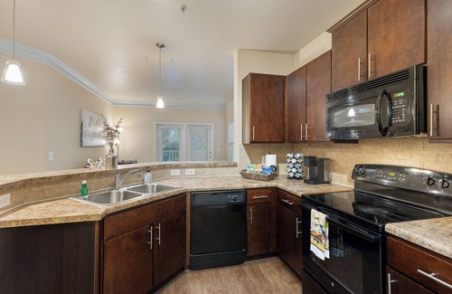 Executive Park Apartment | Lovely 1-bedroom apartment w/Pool + Wi-Fi