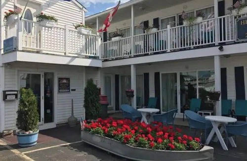 Hampton Apartment | lovely 1-bedroom apartment with pool unit 1A