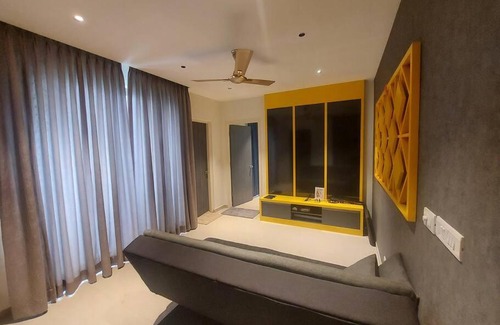 Kelambakkam Apartment | Lovely 1bedroom compact condo at 9th floor