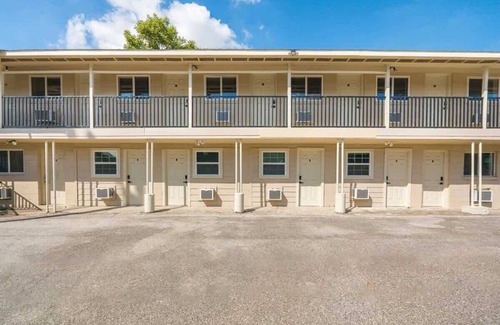 Greater Third Ward Apartment | Lovely 1BR APT | Downtown Houston