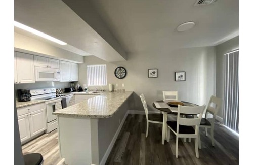 Las Vegas House | Lovely 2+2 Apartment D ,1061 sqft