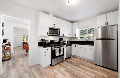 Southeastern Sacramento House | Lovely 2 bdrm/1bth close to Downtown Sacramento!