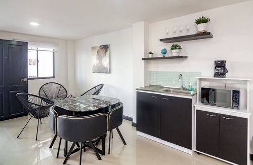 Bocagrande Apartment | Lovely 2- Bedroom rental unit with Free parking on premises!