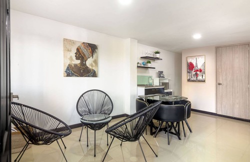 Bocagrande Apartment | Lovely 2- Bedroom rental unit with Free parking on premises!