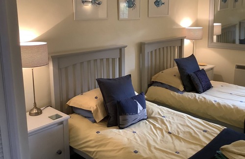 Stoke Fleming Apartment | Lovely 2 bed apartment in beautiful gardens with private patio and parking