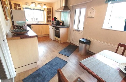 Llanybydder Cottage | Lovely 2-bed Cottage in Pencarreg