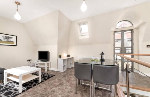 Mill Road Apartment | Lovely 2 bed house with shared garden in Cambridge