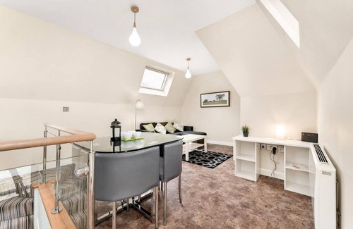 Mill Road Apartment | Lovely 2 bed house with shared garden in Cambridge