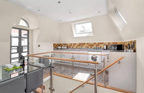 Mill Road Apartment | Lovely 2 bed house with shared garden in Cambridge