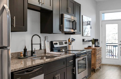 Hillsboro Village Condo | Lovely 2 Bedroom,3 Bed - Near Restaurants, Bars, Shopping + Vanderbilt & Belmont