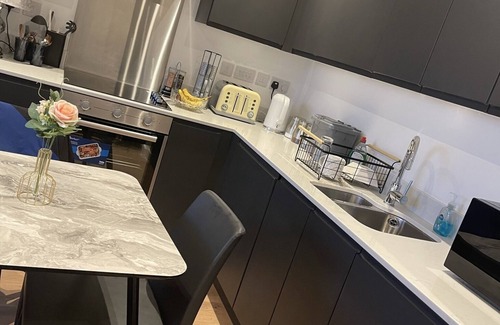 Trafford Apartment | Lovely 2 Bedroom Apartment Altrincham