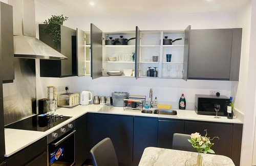 Trafford Apartment | Lovely 2 Bedroom Apartment Altrincham