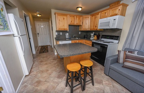 McHenry Apartment | Lovely 2-bedroom apartment in Accident, Close to Wisp and Deep Creek Lake
