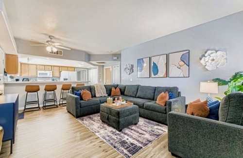 Las Vegas Condo | Lovely 2-bedroom condo with AC, fitness room in vibrant Las Vegas