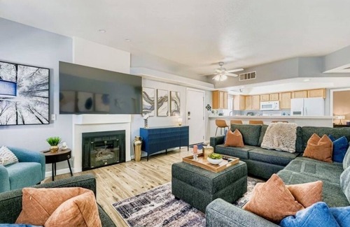 Las Vegas Condo | Lovely 2-bedroom condo with AC, fitness room in vibrant Las Vegas