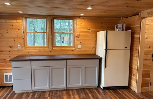 Limerick Cottage | Lovely 2-bedroom cottage with AC in Limerick, ME on Sokokis Lake
