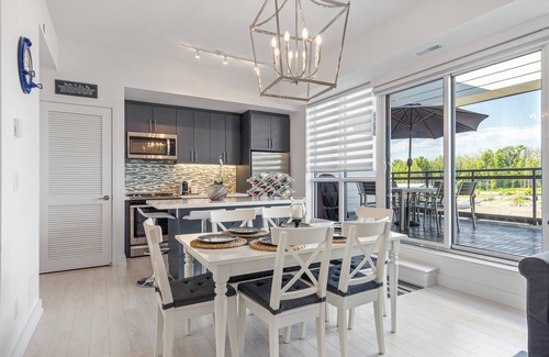Innisfil House | Lovely 2 Bedroom Vacation Home at the heart of Friday Harbour