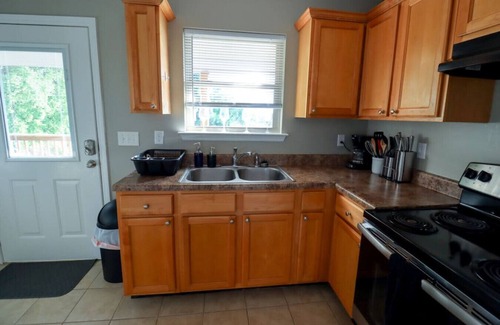 Chattanooga House | Lovely 2-bedroom with Parking- 2