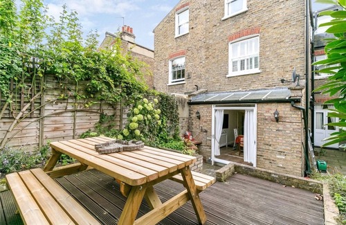 Northcote Apartment | Lovely 2 Bedrooms Flat With Private Garden, in Clapham/Northcote Rd