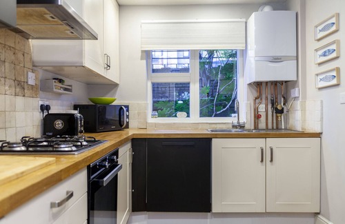 Colville Apartment | Lovely 2 BR Notting Hill Flat W/garden