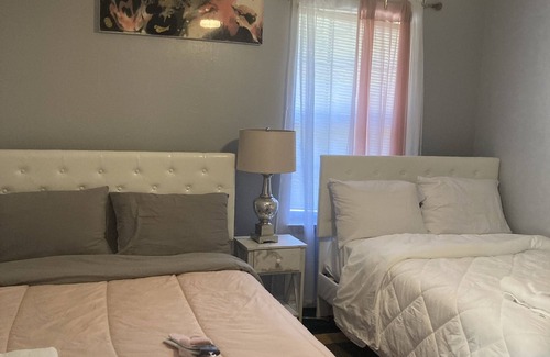 Griffin Heights Apartment | lOVELY 2BD/1BATH WITH INDOOR FIREPLACE NEAR FSU 5 MIN FROM FAMU