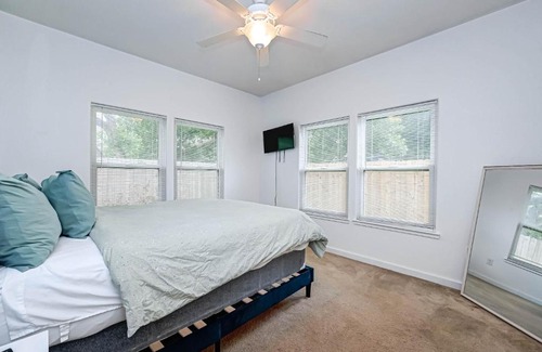 Northside Apartment | Lovely 2bed/2bath Houston Free Parking + Fast Internet