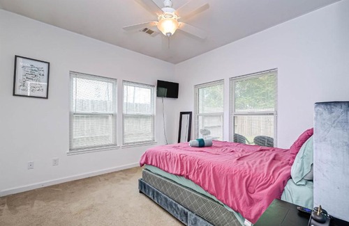 Northside Apartment | Lovely 2bed/2bath Houston Free Parking + Fast Internet