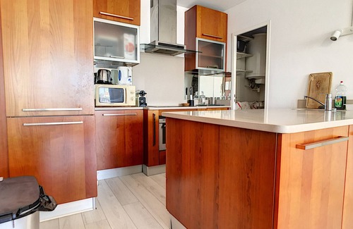 Carnon-Plage Apartment | Lovely 2BR in Carnon with pool, parking, air con & WiFi