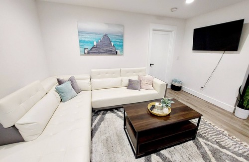 Venice House | Lovely 3-bdrm waterfront home with heated pool