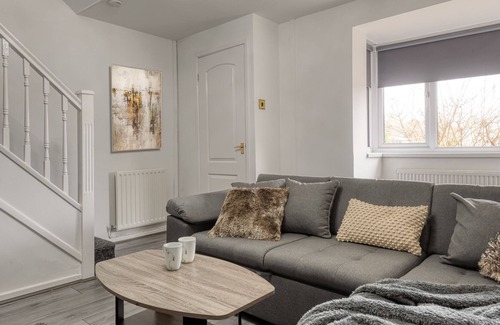 Radcliffe House | Lovely 3-Bed cosy House in Greater Manchester
