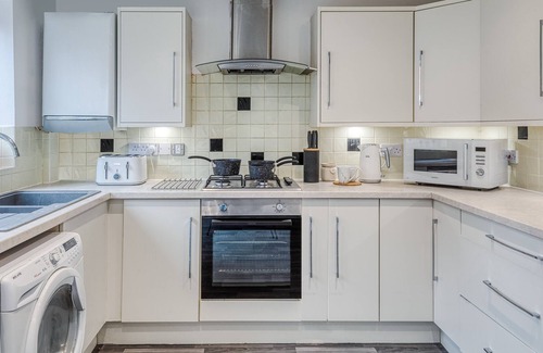 Radcliffe House | Lovely 3-Bed cosy House in Greater Manchester