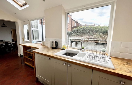 Lincoln House | Lovely 3 bed house in the Cathedral Quarter
