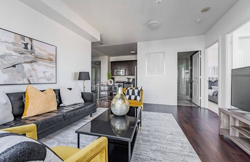Downtown Mississauga Condo | Lovely 3 Bedroom Condo with Balcony