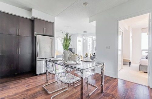 Downtown Mississauga Condo | Lovely 3 Bedroom Condo with Balcony