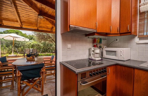 Chania Town Cottage | Lovely 3 bedroom cottage with garden & sea view, 10 min drive from Chania center