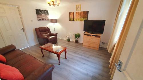 Little Hulton House | Lovely 3 Bedroom House Manchester