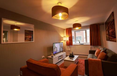 Telford House | Lovely 3 bedroom house, Sleeps up to 5, 1 comfy double bed, 3 comfy single beds, Suitable for contractors and holiday makers, Quiet area, free wifi, Parking, Garden,