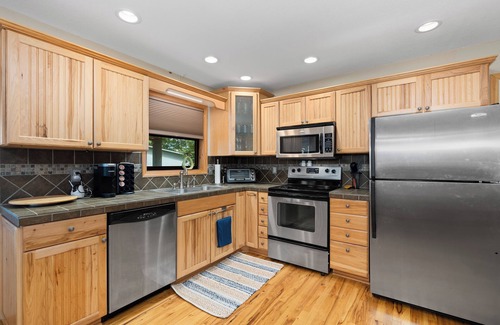 Maggie Valley House | Lovely 3-bedroom house with WiFi in Maggie Valley with hot tub
