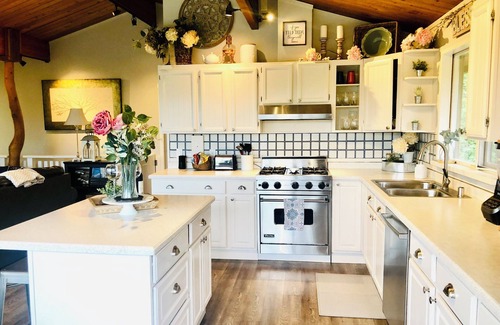 Eagle River House | Lovely 3br/2ba Hideaway! Great for Groups & Families! Inlet & Denali Views