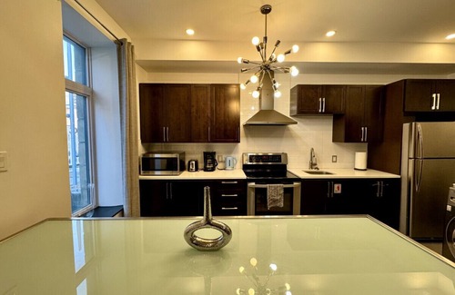 Shaughnessy Village Apartment | Lovely 3BR Condo in the heart of DT Mtl