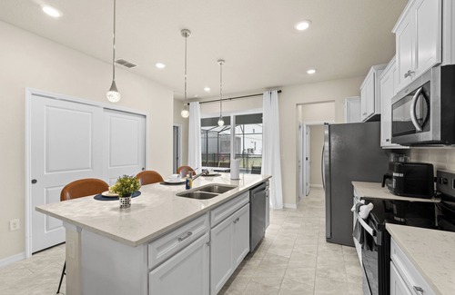Four Corners House | Lovely 5-bedroom house with POOL near Disney in Clermont