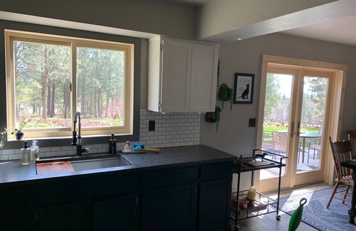 Hamilton House | Lovely 7 Acre private retreat. Mountain views. Fishing, Hiking and Town near by.