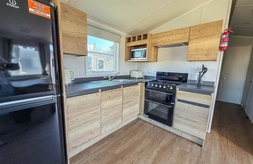 Hunstanton House | Lovely 8 berth caravan by the beach at Manor Park in Norfolk ref 23028B
