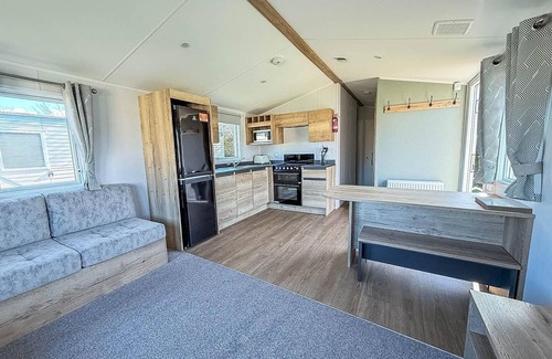 Hunstanton House | Lovely 8 berth caravan by the beach at Manor Park in Norfolk ref 23028B